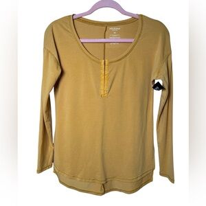 Arizona Jean XS Company Gold Long Sleeve Top